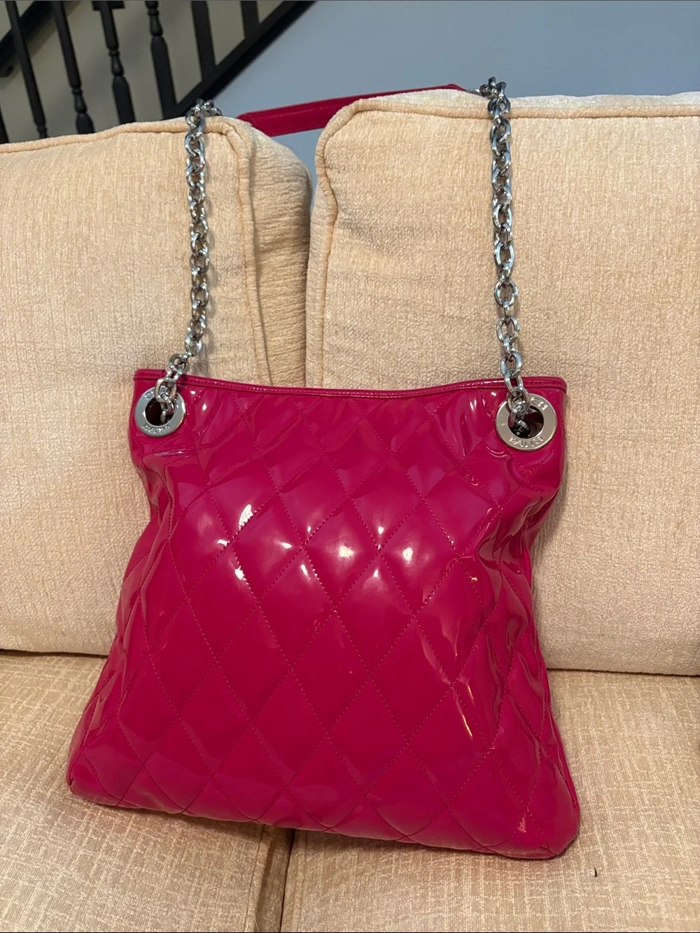 Rare Coach Hot Pink Patent Quilted Shoulder Bag with Silver Chain Straps. - Picture 4 of 15
